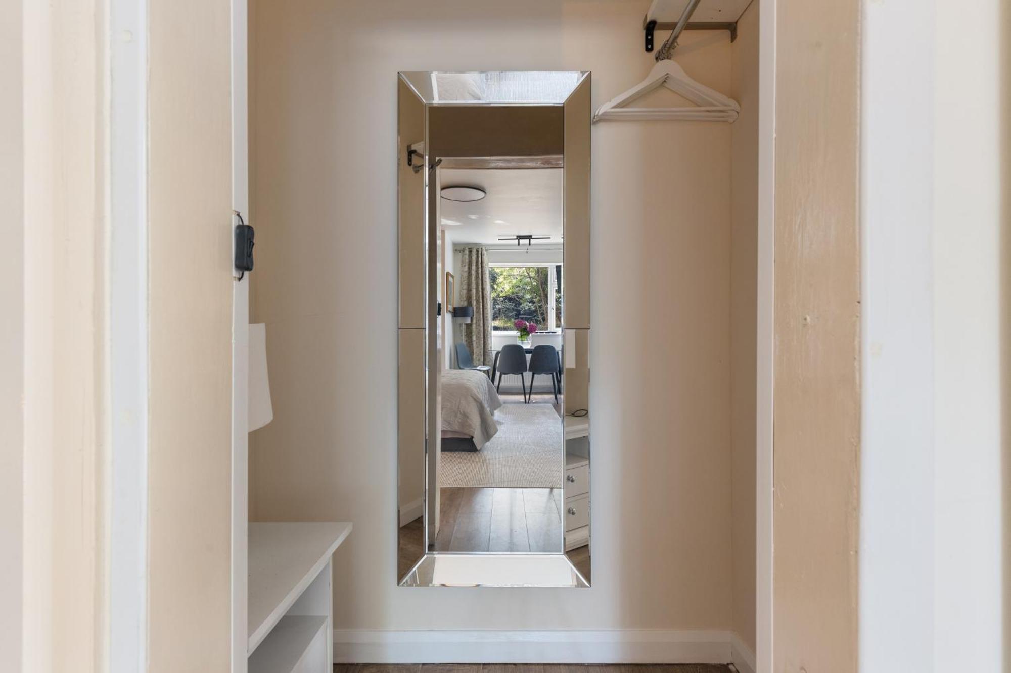 King Studio Apartment With Garden And Parking Ealing Eksteriør billede