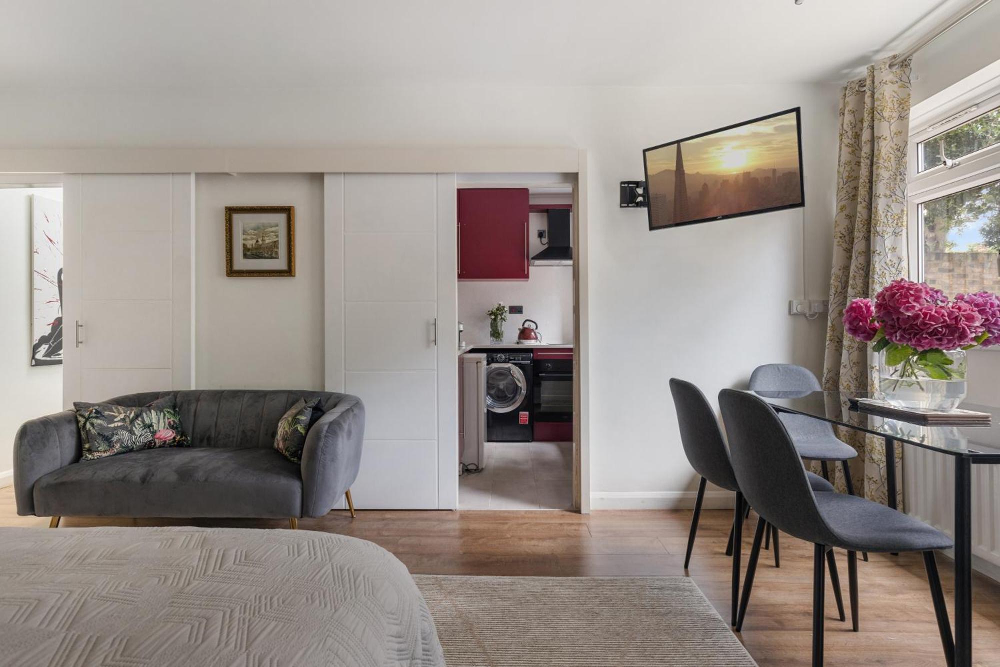 King Studio Apartment With Garden And Parking Ealing Eksteriør billede
